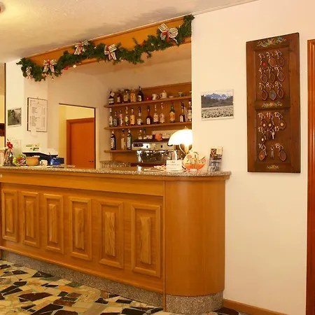 毕安卡内芙酒店 Oulx